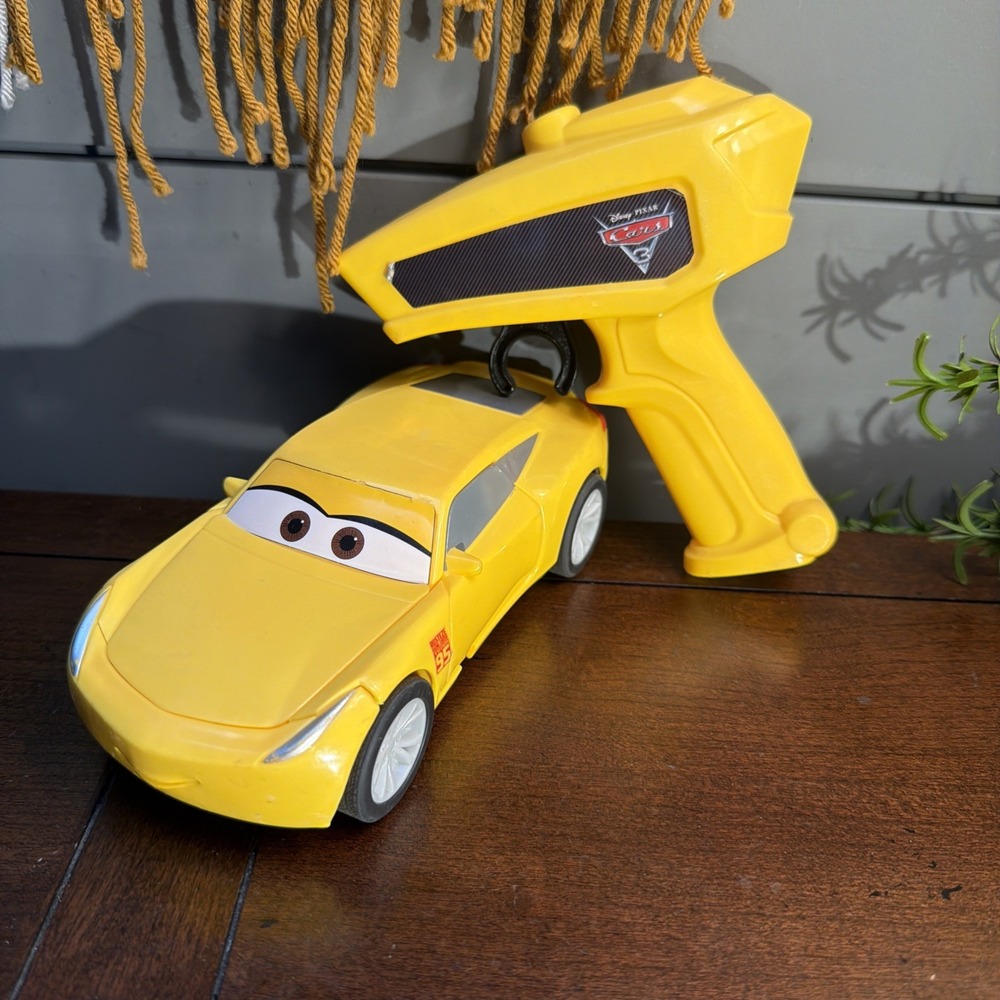 Pixar Cars 3 Cruz Ramirez Crazy Crash & Smash RC Remote Car Works!
